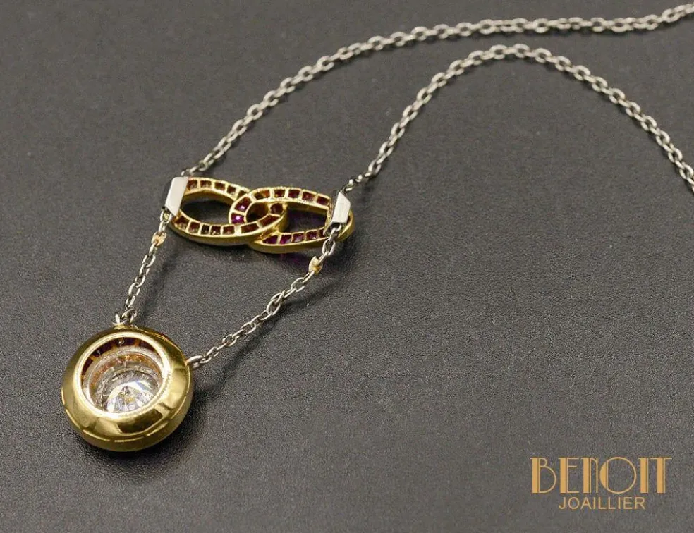 Collier pendentif Art Déco diamant, rubis calibrés