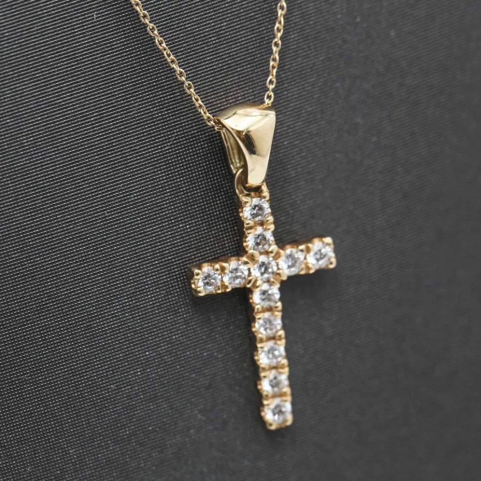 Collier pendentif croix en or et diamants
