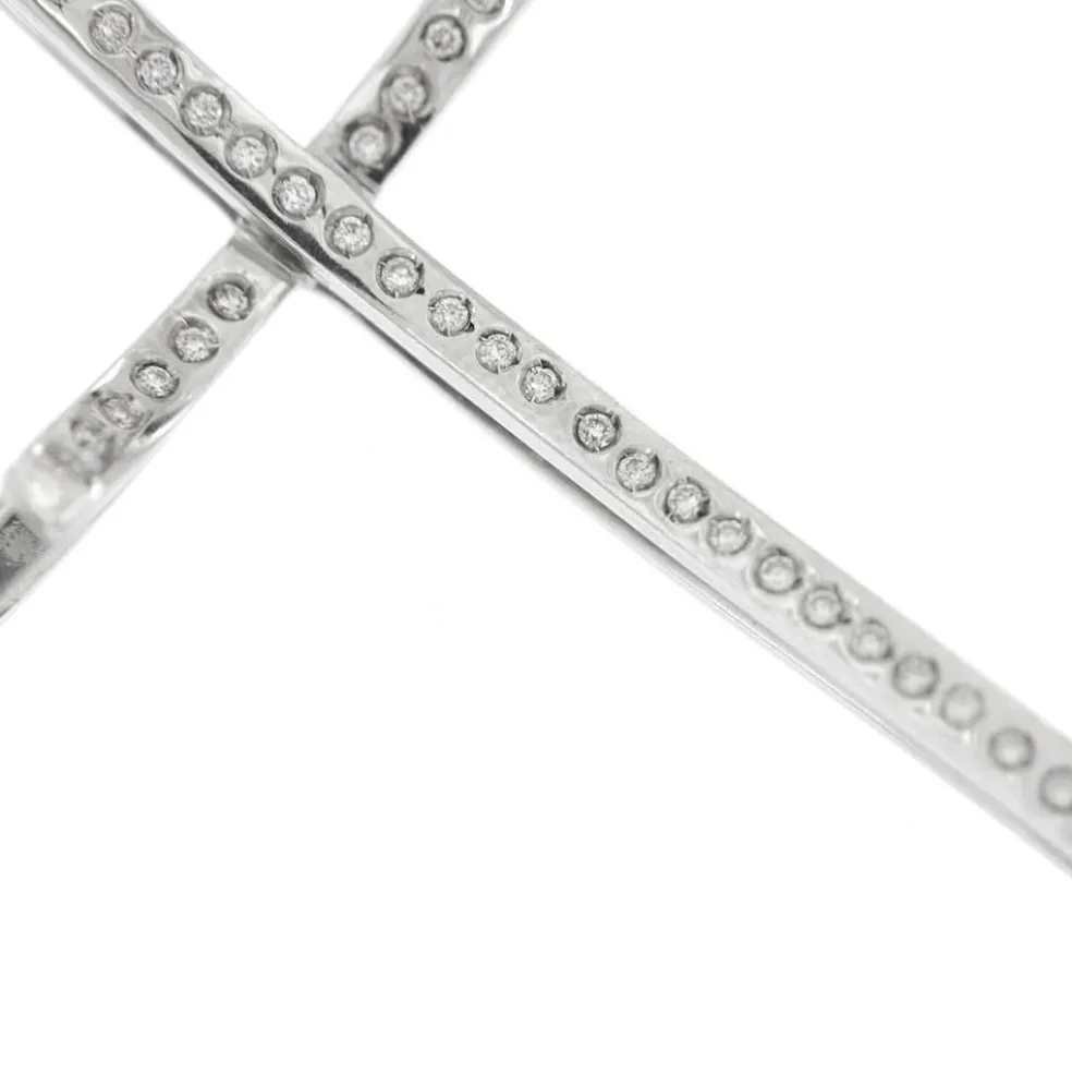 Collier pendentif croix et diamants