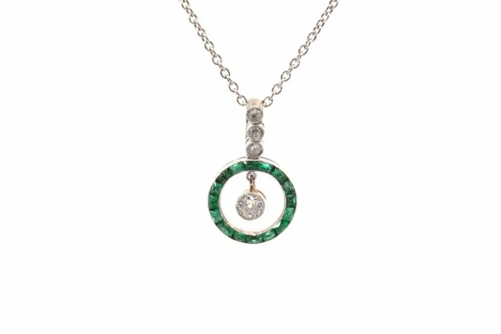 Collier pendentif diamants et émeraudes