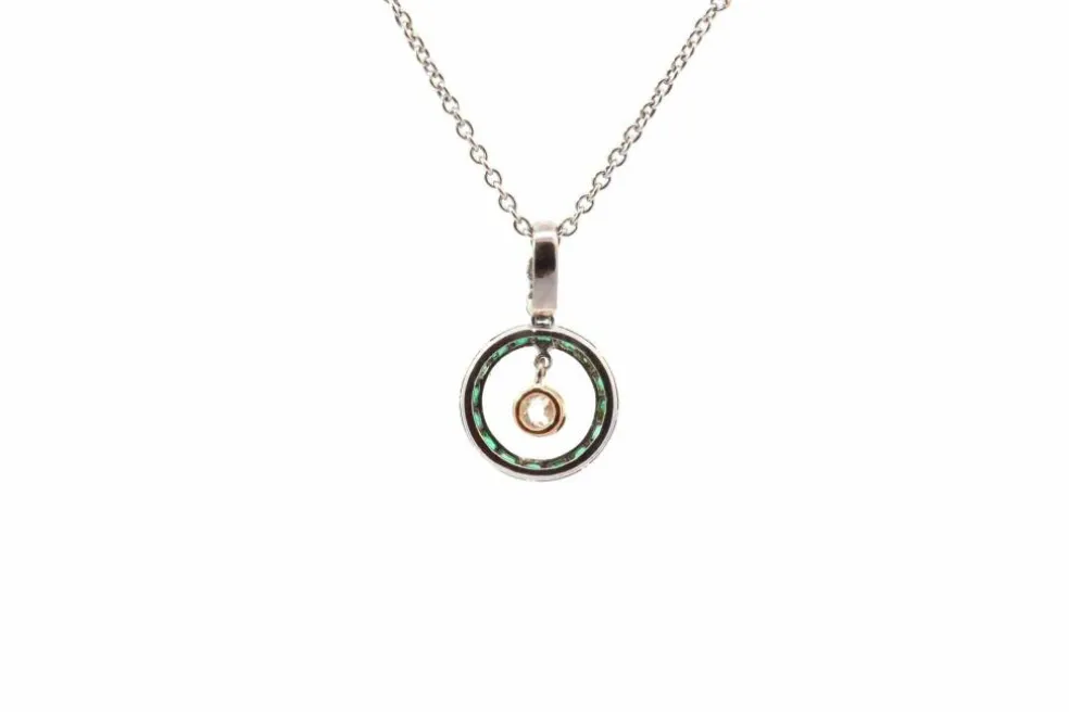 Collier pendentif diamants et émeraudes