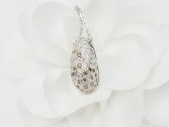 Collier pendentif dôme en or blanc et diamants
