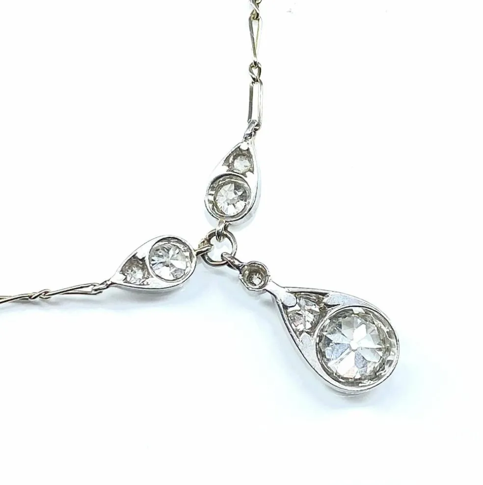 Collier pendentif en or blanc 18 carats et diamants, vers 1910/1920