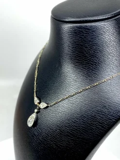 Collier pendentif en or blanc 18 carats et diamants, vers 1910/1920