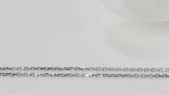 Collier pendentif en or blanc, saphir et diamants
