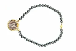 Collier pendentif en or et pièce de monnaie ancienne