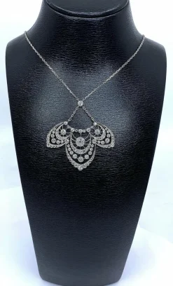 Collier pendentif en platine, diamants, époque 1900