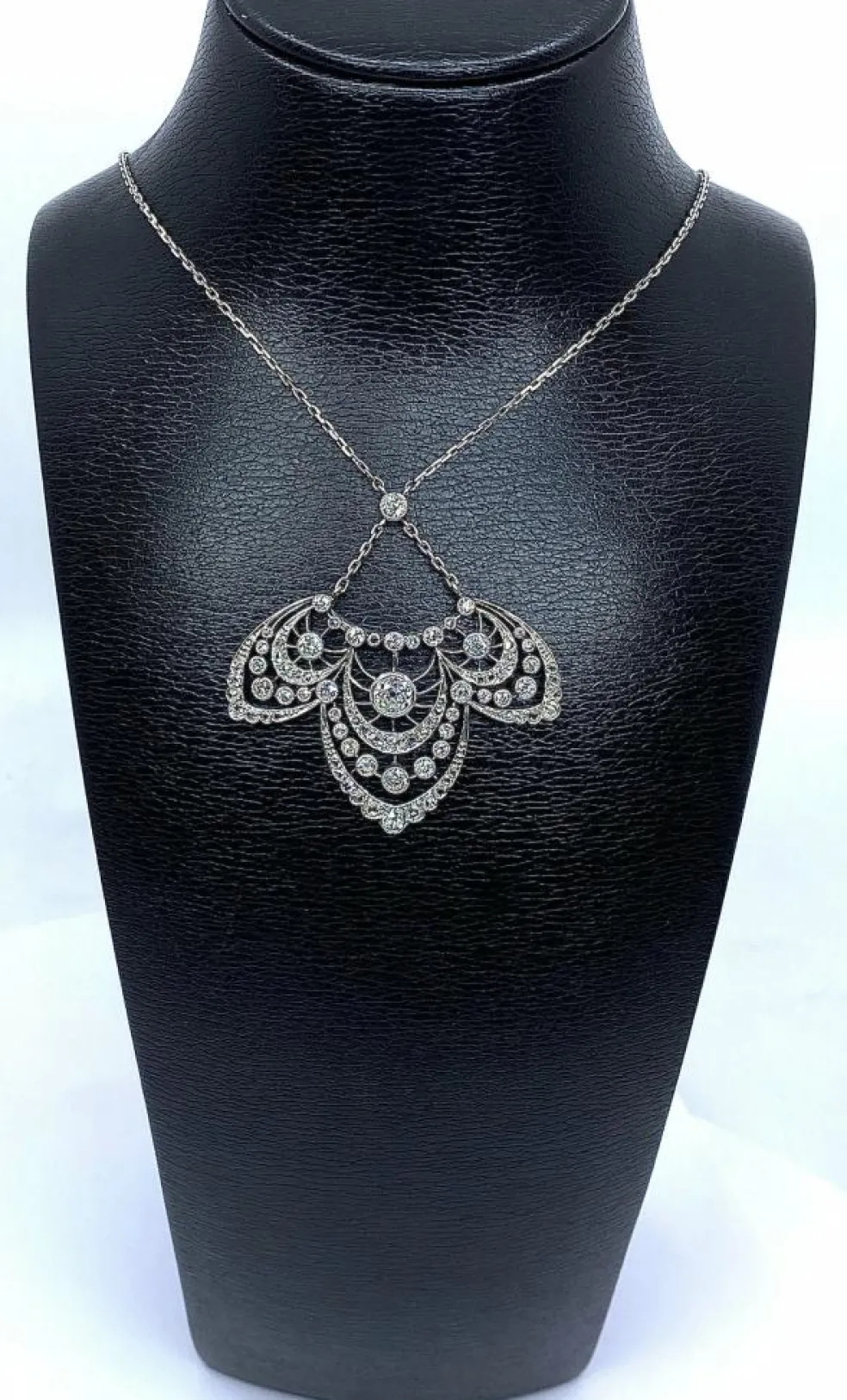 Collier pendentif en platine, diamants, époque 1900