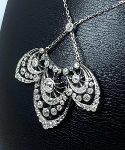 Collier pendentif en platine, diamants, époque 1900