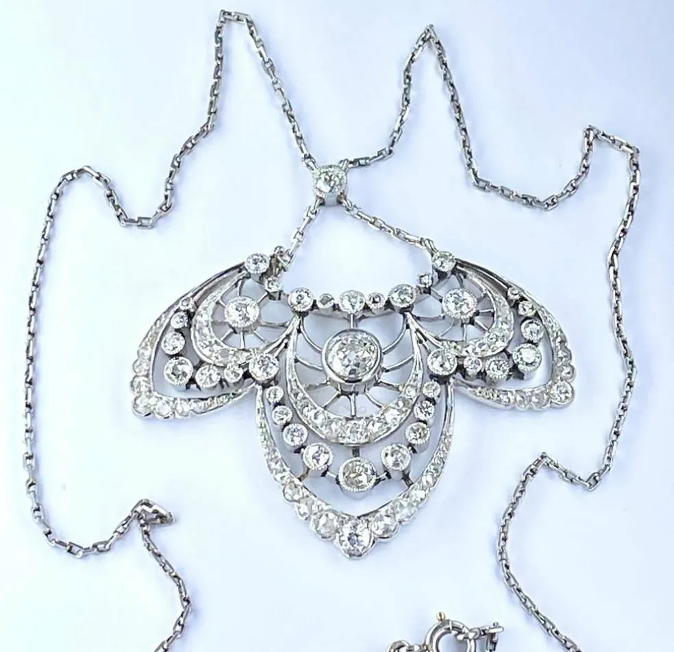 Collier pendentif en platine, diamants, époque 1900