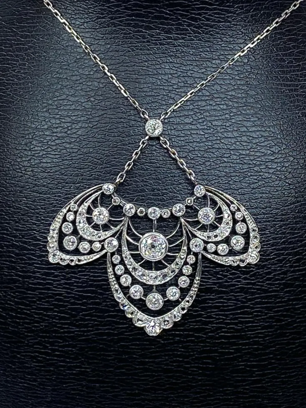 Collier pendentif en platine, diamants, époque 1900