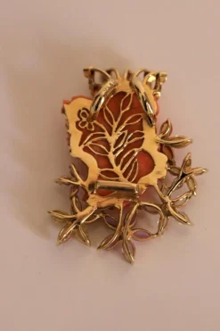 Collier Pendentif Femme Couronnée Corail Et Gemmes