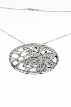 Collier pendentif floral et diamants