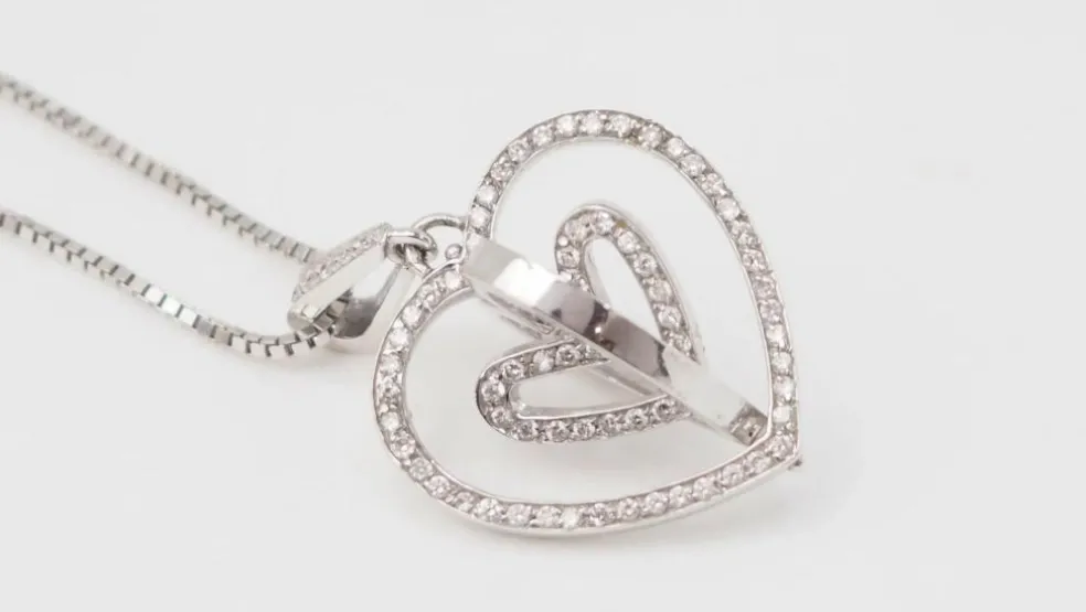 Collier pendentif multi coeurs or blanc diamants