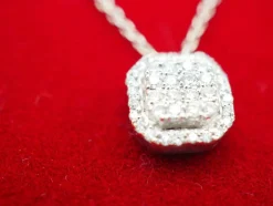 Collier pendentif or blanc et diamants