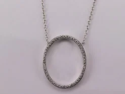 Collier Pendentif ovale diamants or blanc