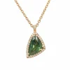 Collier pendentif Saphir vert 2, 27 Carats et Diamants