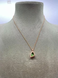 Collier pendentif Saphir vert 2, 27 Carats et Diamants