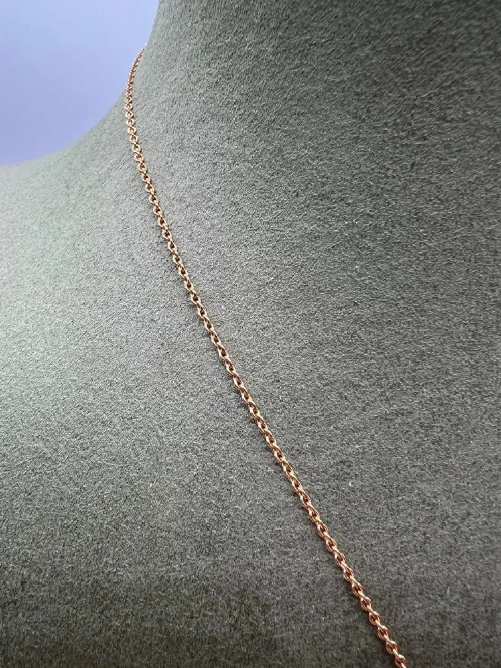 Collier pendentif Saphir vert 2, 27 Carats et Diamants
