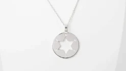 Collier pendentif étoile de David en or blanc et diamants