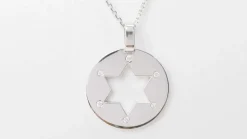 Collier pendentif étoile de David en or blanc et diamants