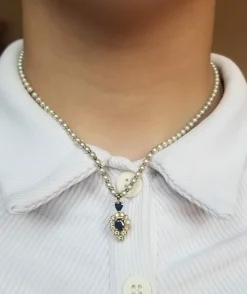 Collier perles de culture et or jaune saphirs et diamants