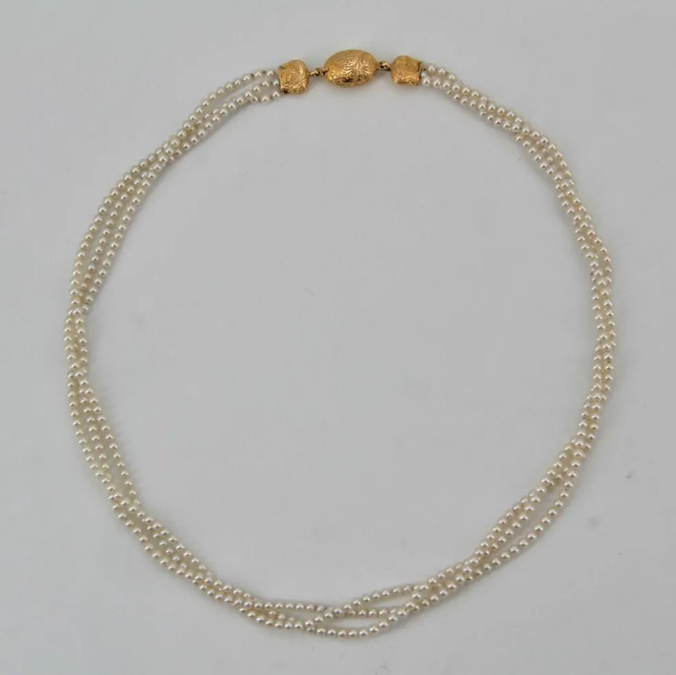 Collier perles de culture et fermoir ancien en or