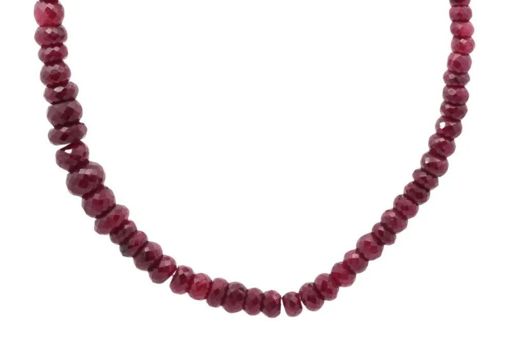 Collier perles de rubis facettés
