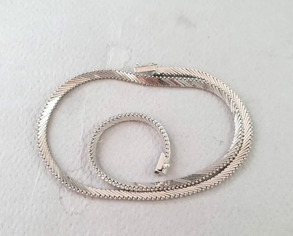 COLLIER PLAT OU BLANC