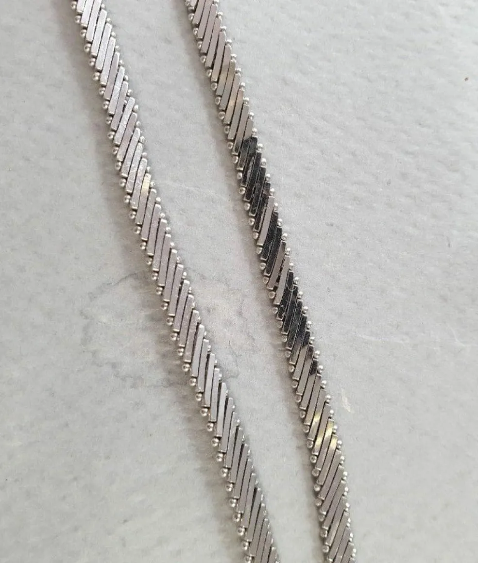 COLLIER PLAT OU BLANC