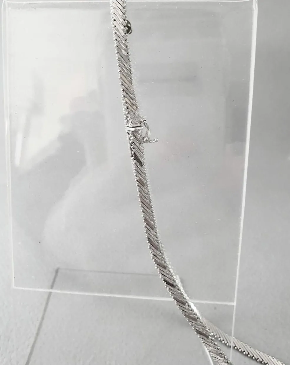 COLLIER PLAT OU BLANC