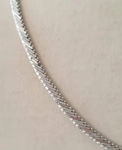 COLLIER PLAT OU BLANC