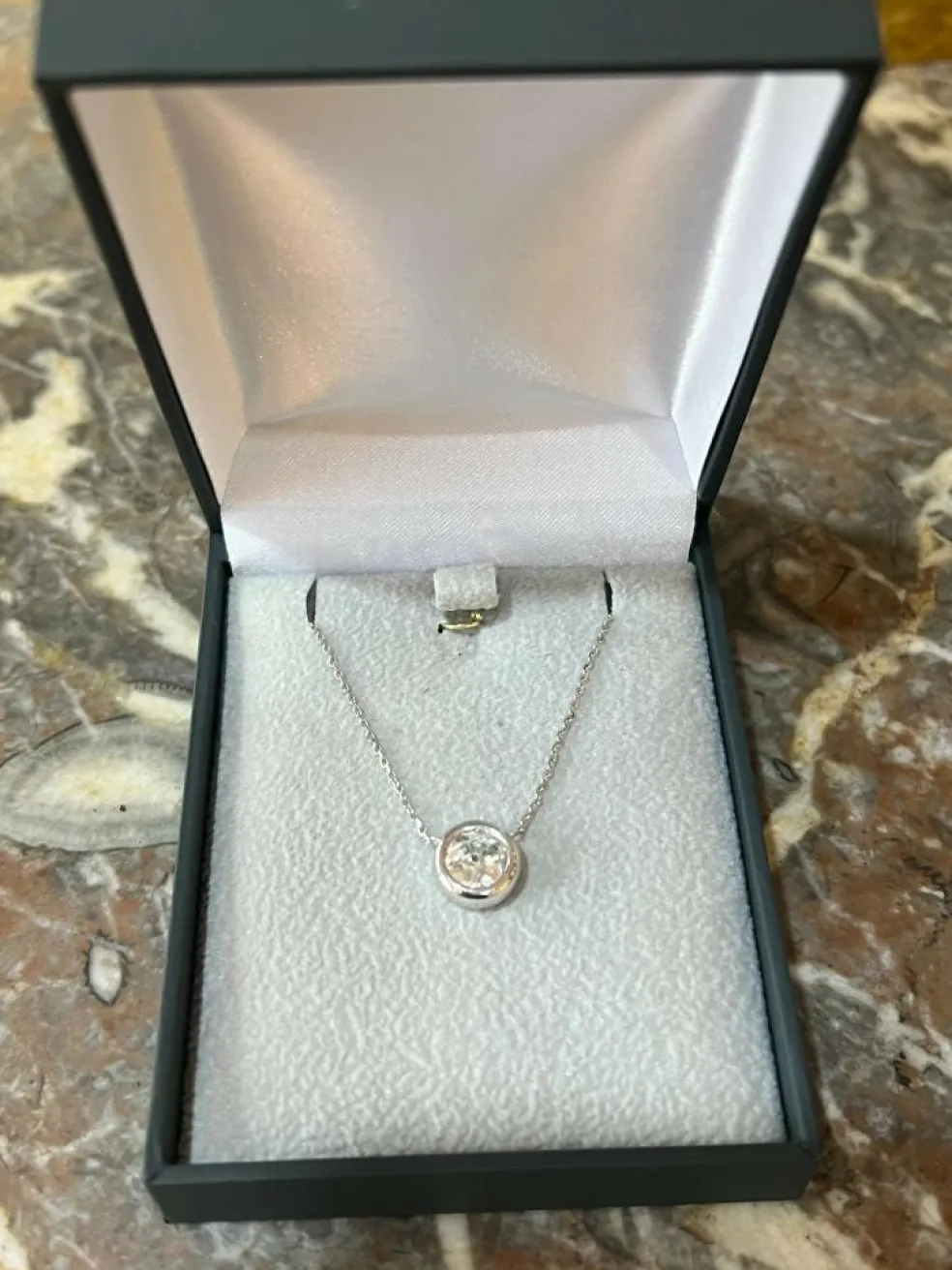 Collier Pneu Diamant Or Gris 18 Carats