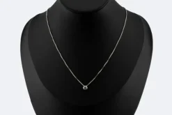 Collier point lumineux en or blanc et diamant