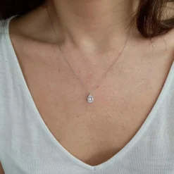 Collier poire diamants or blanc