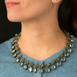 Collier préhnites saphirs oranges et grenats verts