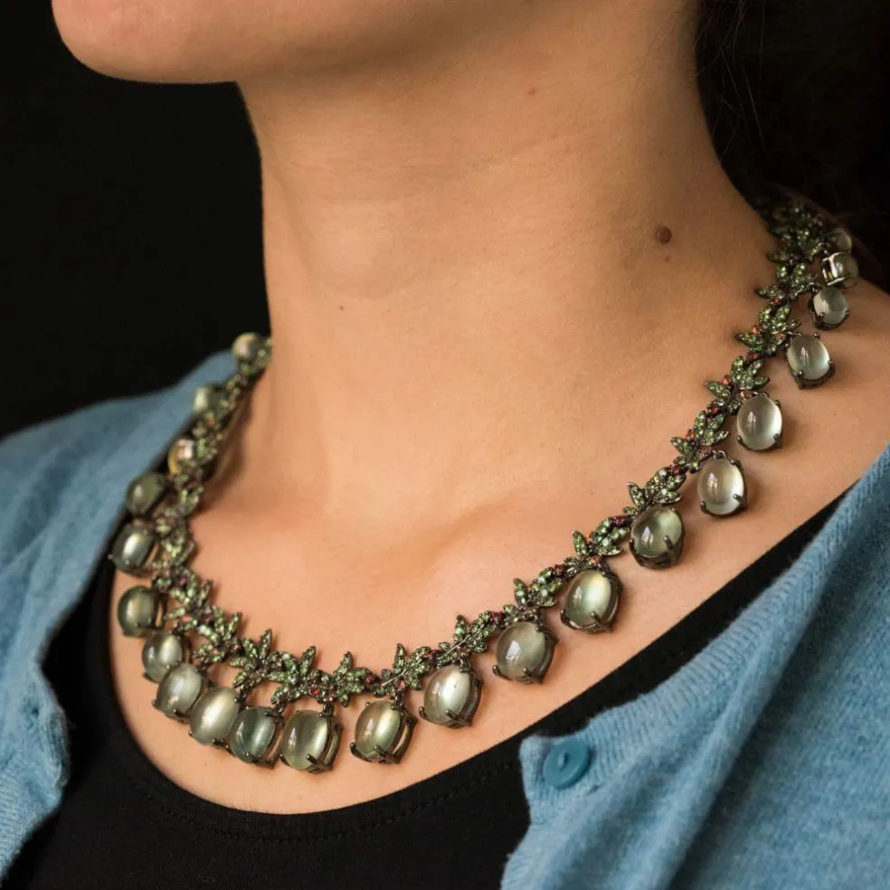 Collier préhnites saphirs oranges et grenats verts