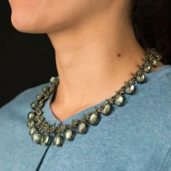 Collier préhnites saphirs oranges et grenats verts