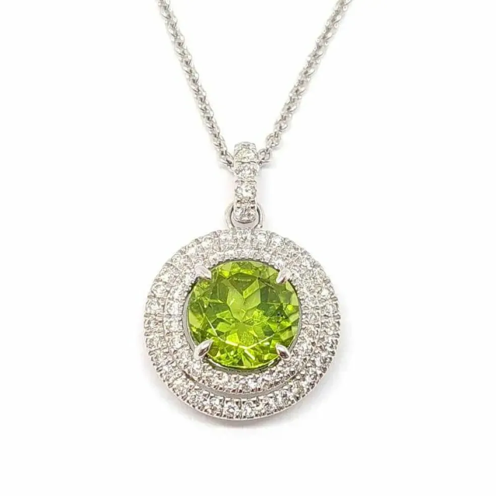 Collier péridot entourage diamants or blanc