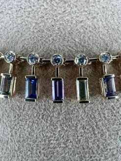 Collier ras du cou en saphir arc-en-ciel et diamant