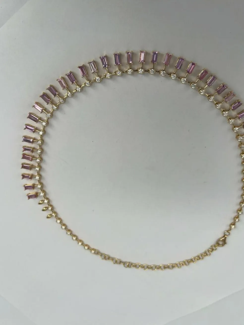 Collier ras du cou en saphir rose et diamant