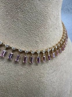 Collier ras du cou en saphir rose et diamant