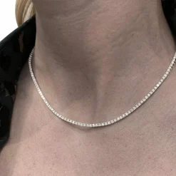 Collier rivière en or blanc, diamants.