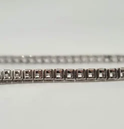 Collier rivière or blanc sertie de diamants