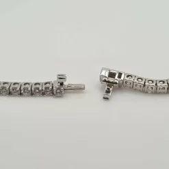 Collier rivière or blanc sertie de diamants