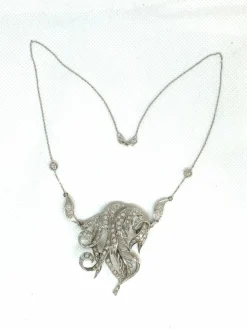 Collier russe motif floral Diamants