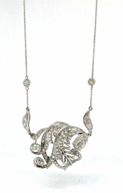 Collier russe motif floral Diamants