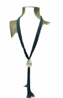 Collier Sautoir topazes London blue, perle baroque, bakélite