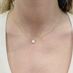 Collier solitaire deux ors, diamants.