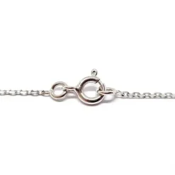 Collier solitaire en or blanc, émeraude
